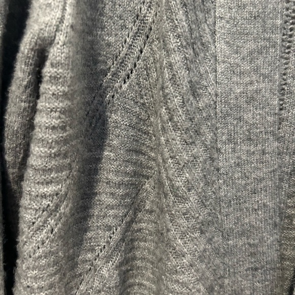 EUC Gray Cardigan With 2 Pockets and Ribbing on Front - Picture 3 of 9